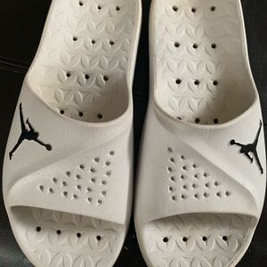 Jordan Break Slides size 9